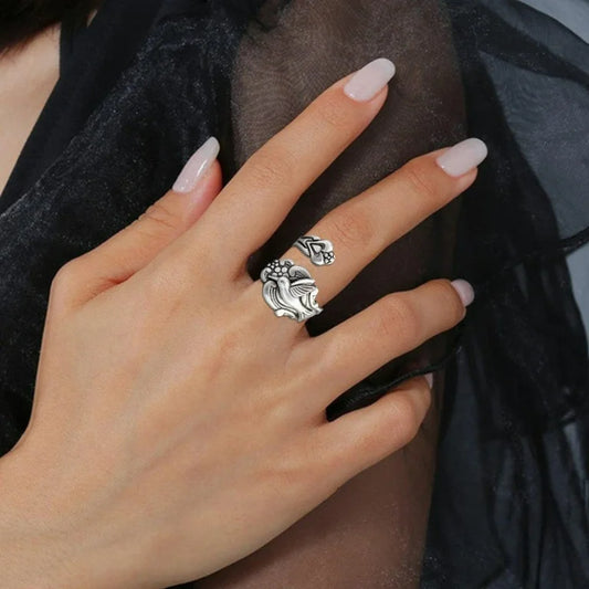 🌸 Silver Hummingbird Spoon Ring – Adjustable Vintage-Inspired Statement Jewelry