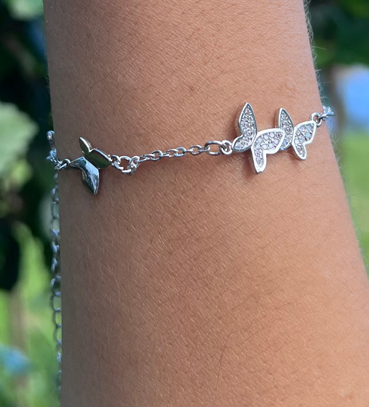 🦋 NEW! Butterfly Charm Pan Style Bracelet – Elegant & Trendy Gift for Women